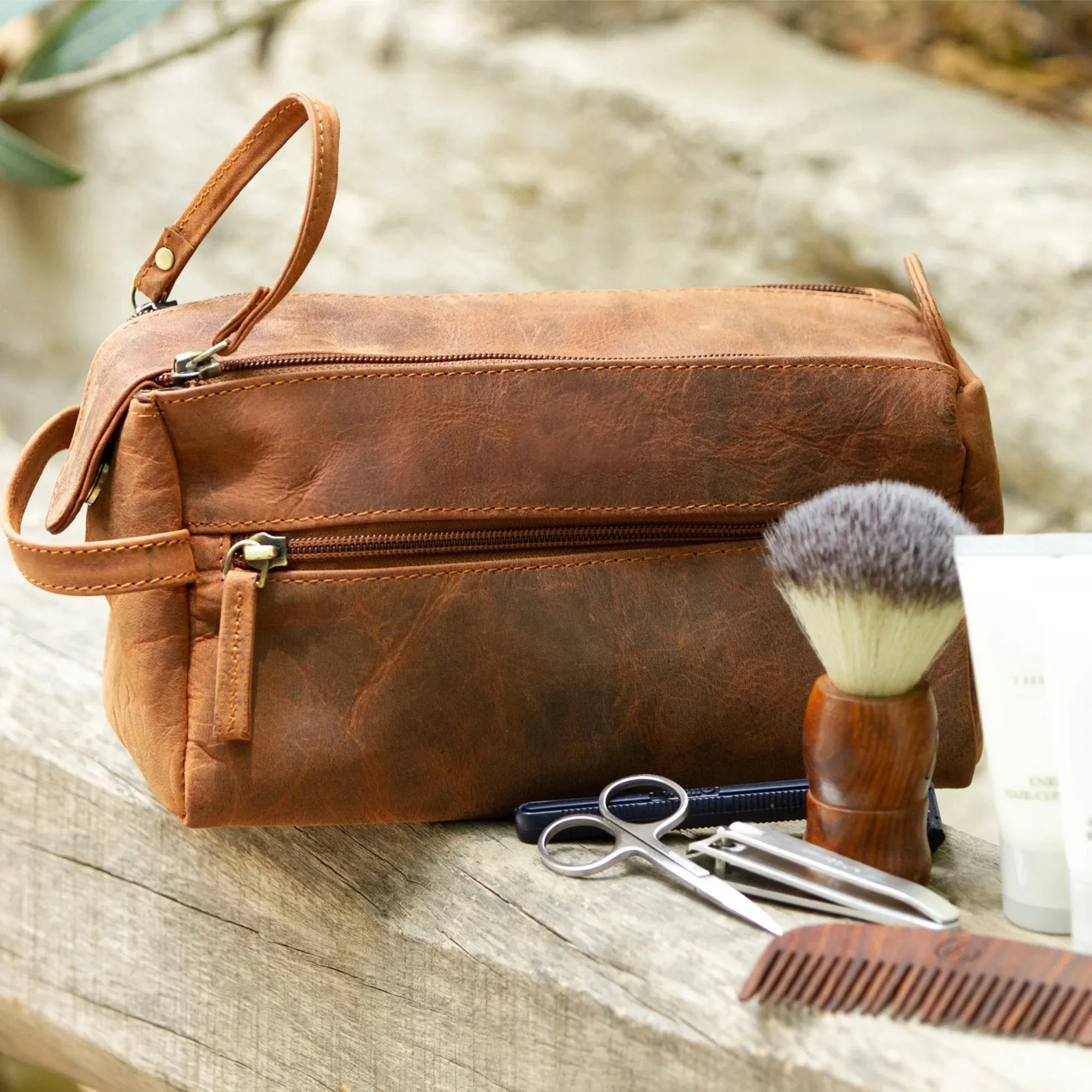 Full-Grain Leather Travel Toiletry Bag (Brown)