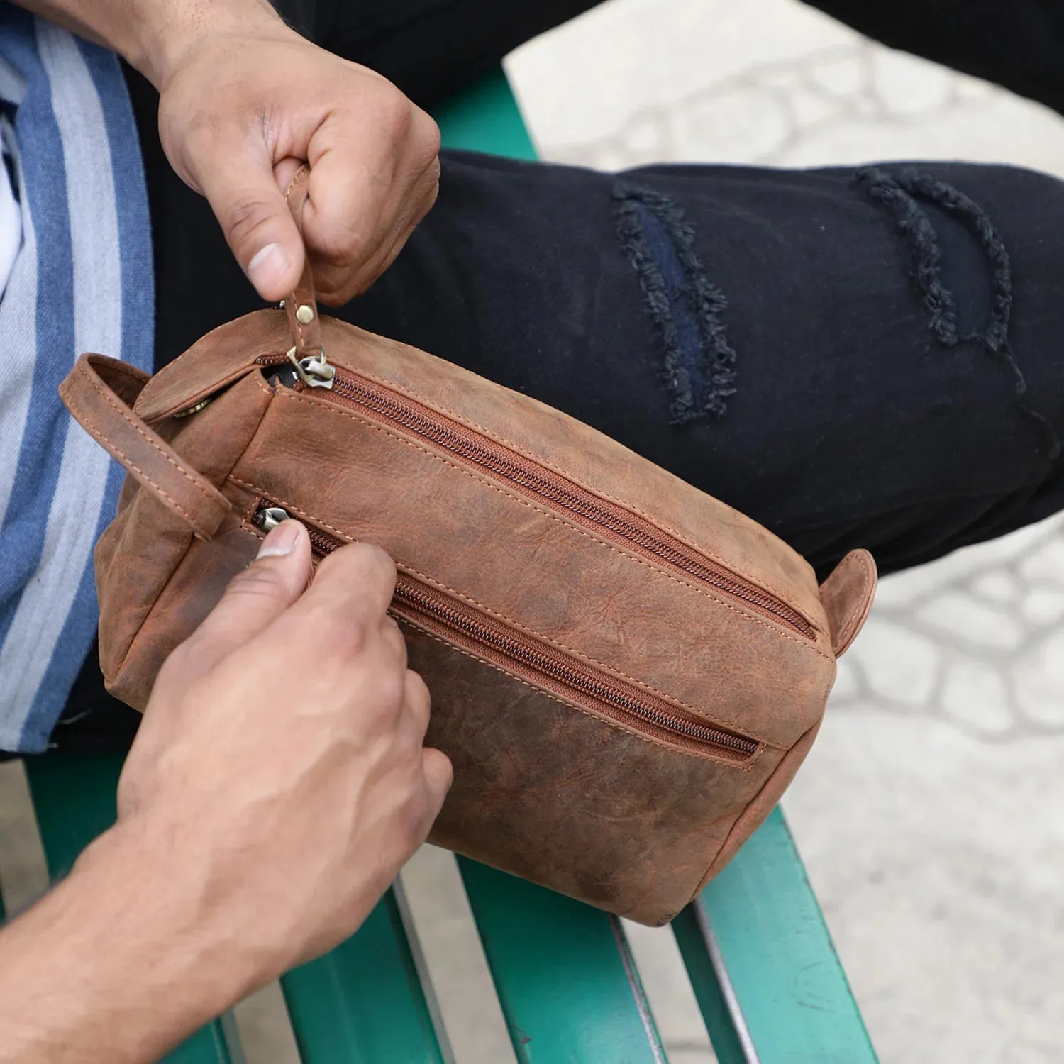 Full-Grain Leather Travel Toiletry Bag (Brown)