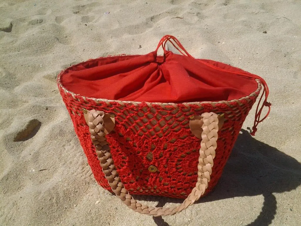 Summer basket with Red Crochet