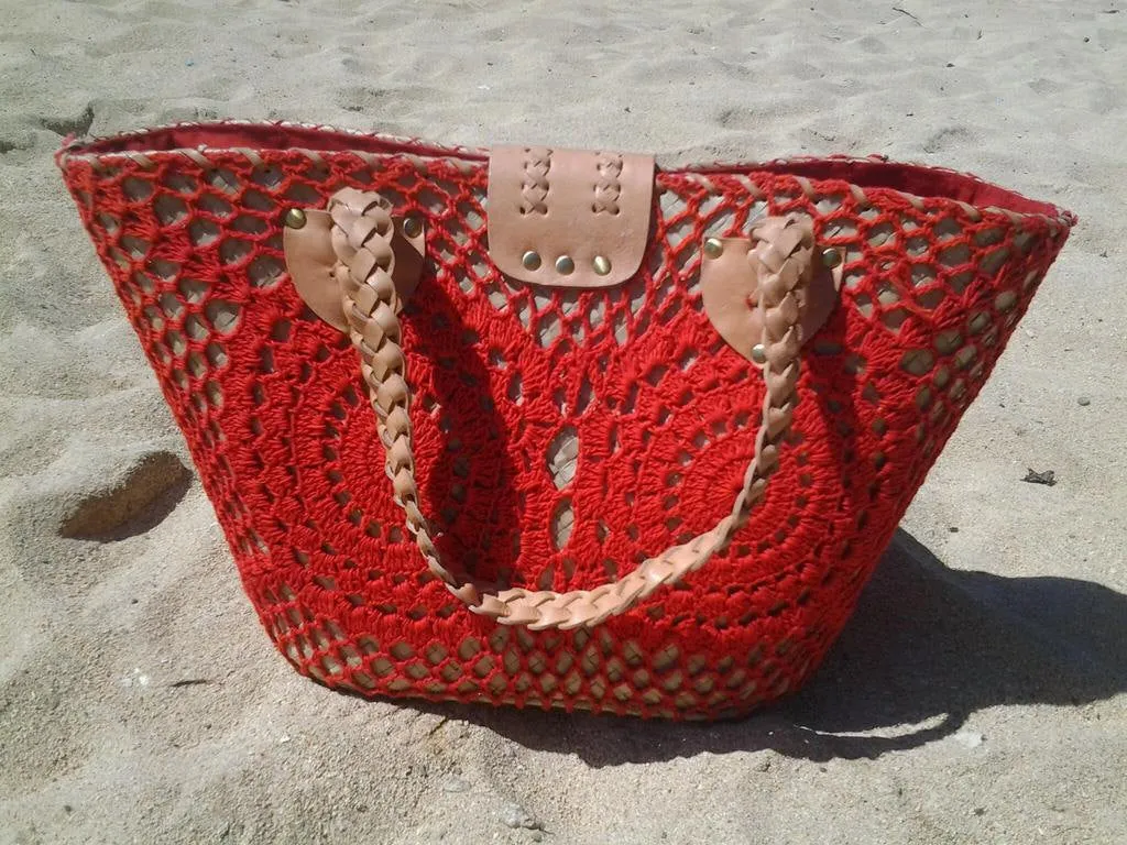 Summer basket with Red Crochet