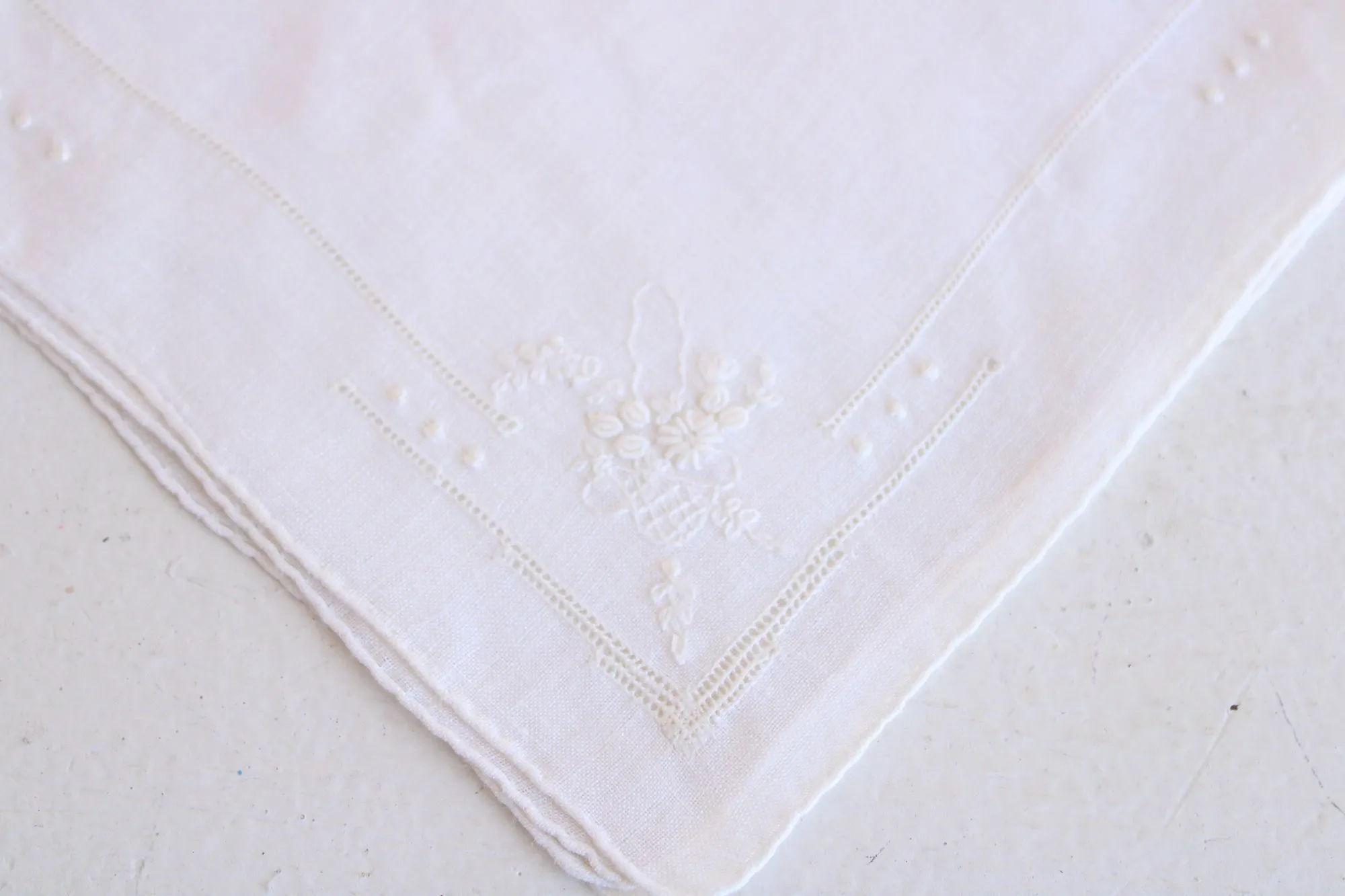 Vintage 1940s Embroidered Flowers White Linen Hankie