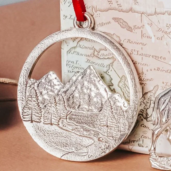 Washington Gifts - Apple - Mountain - Evergreen Tree - Christmas Ornaments